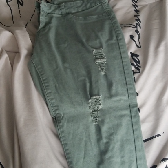 Outfit - Picture 3 of 3